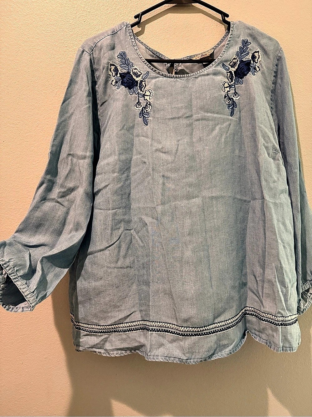 G.H. Bass & Co. Embroidered Popover Chambray Blouse Lyocell Eyehole Closure Boho